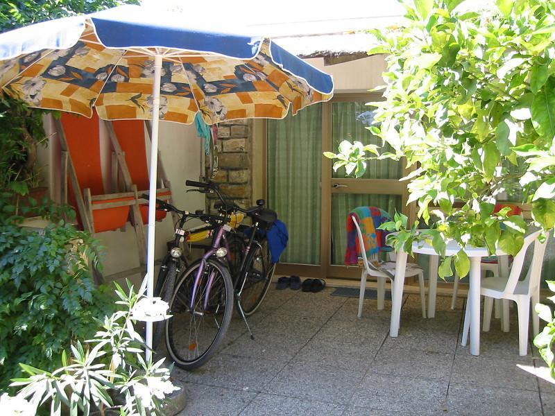Casa Furrer Aparthotel Tirrenia Buitenkant foto